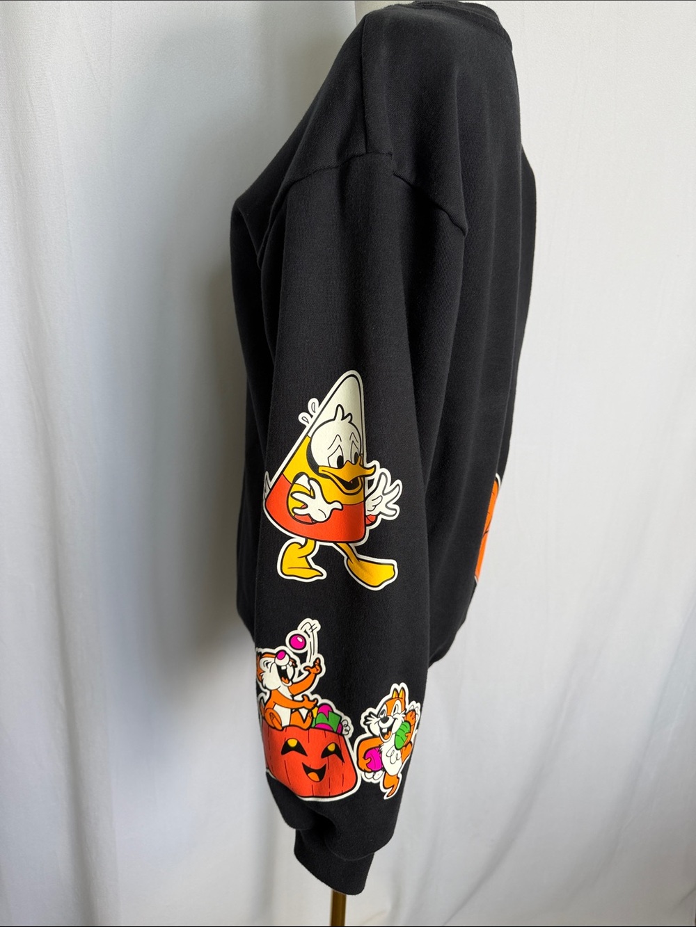 Disney Parks 2022 Halloween Trick or Treat Mickey and Friends Sweatshirt Size S - Picture 8 of 12